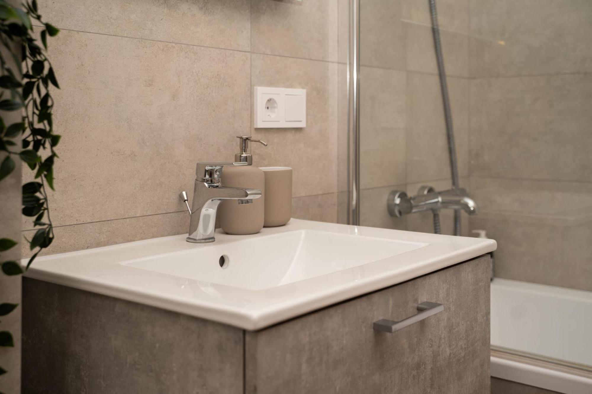 Apartment Lazdyneliu Vingis, Free Underground Parking, Long Welcome